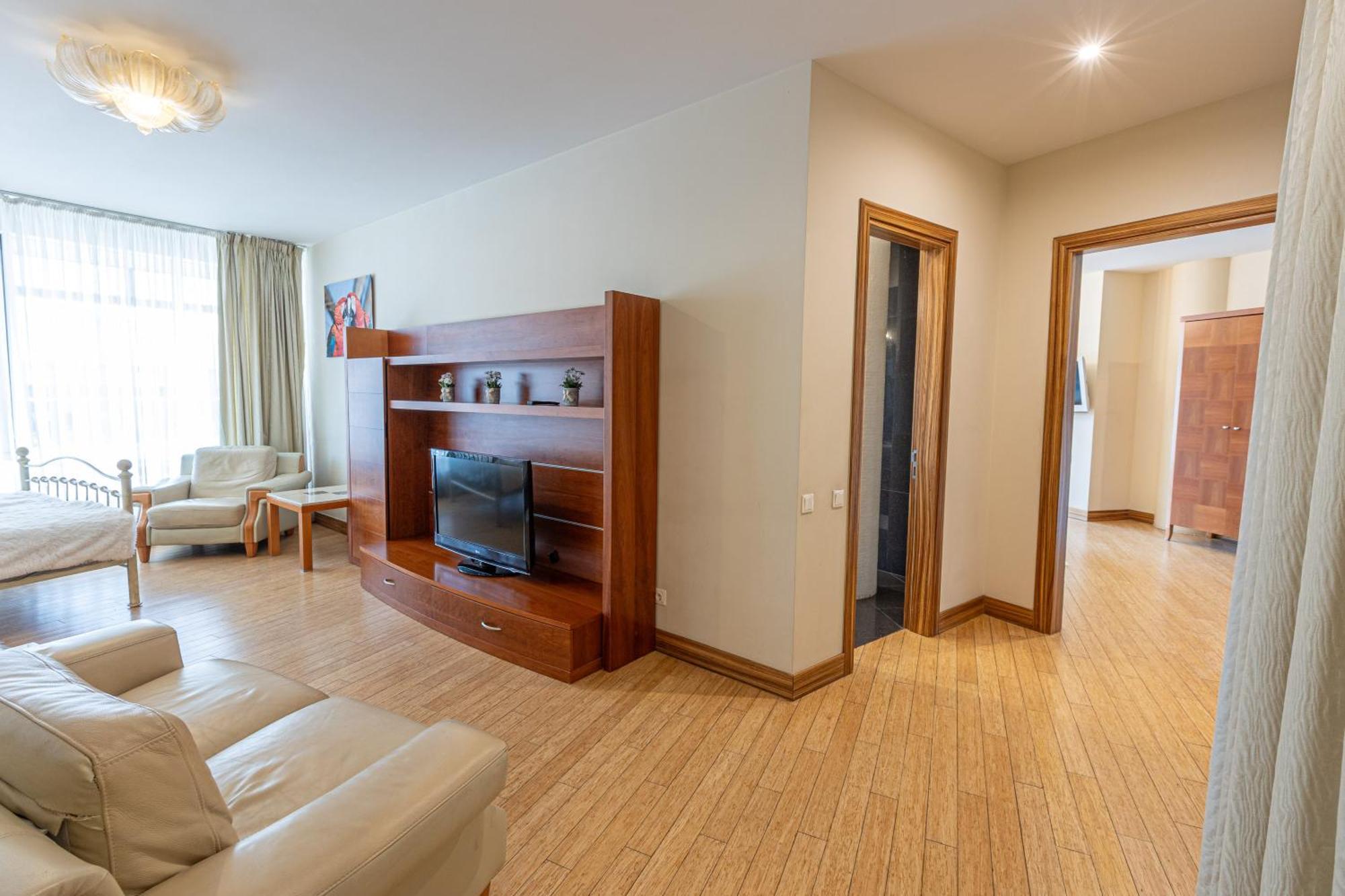 Royal Suites Whith Free Parking 리가 외부 사진