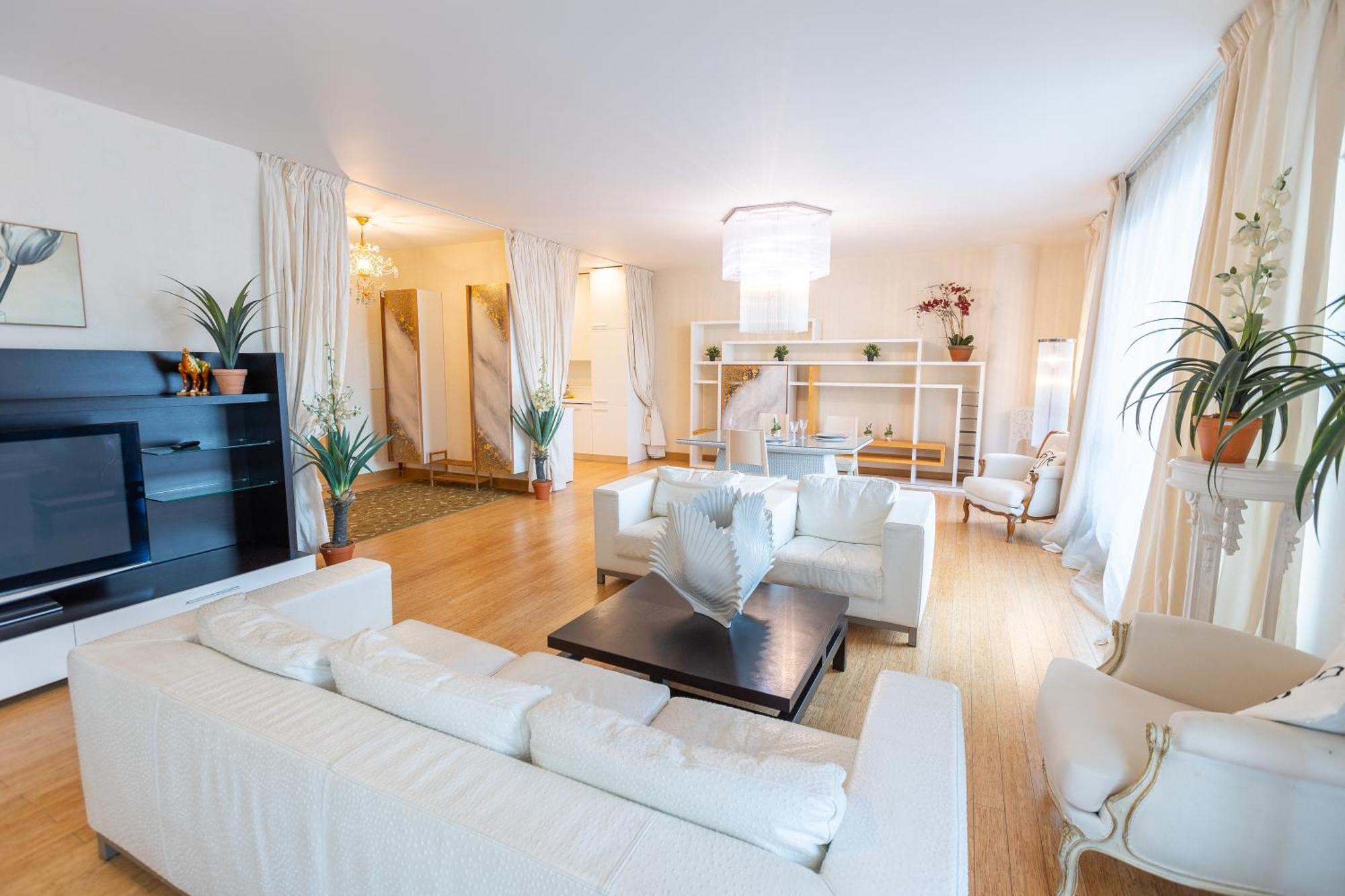 Royal Suites Whith Free Parking 리가 외부 사진
